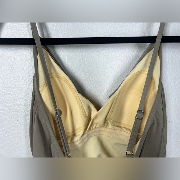 MagicSuit by Miraclesuit One Piece Swimsuit Size 12 - Picture 5 of 9